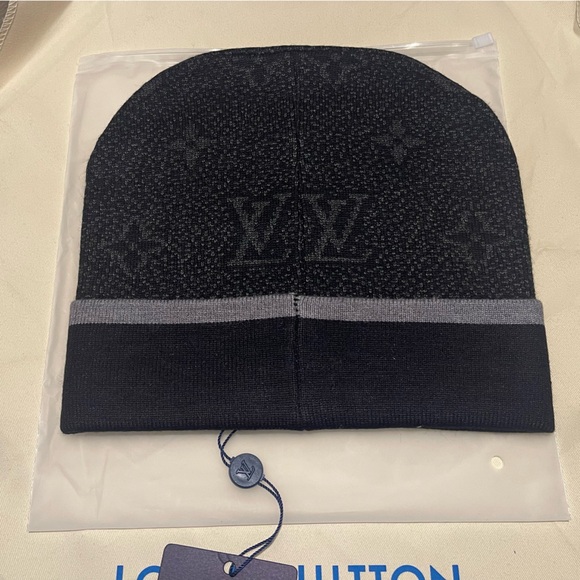 Stylish elegant Black and Gray Beanie! NWT OS - Picture 2 of 2